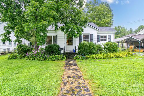 123 Parkview Dr, Brevard, NC, 28712-4580 | Card Image