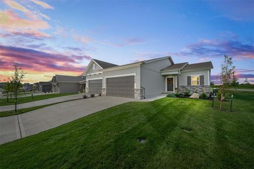 25008 W 94th Ter, Lenexa, KS, 66227-7388 | Card Image