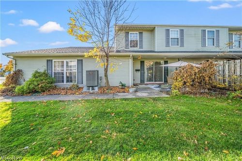 7987 Carriage Cir, Mentor, OH, 44060-9383 | Card Image