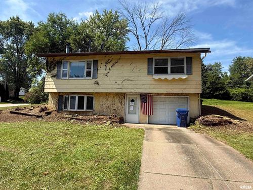 3206 Magnolia Ct, Bettendorf, IA, 52722-2365 | Card Image
