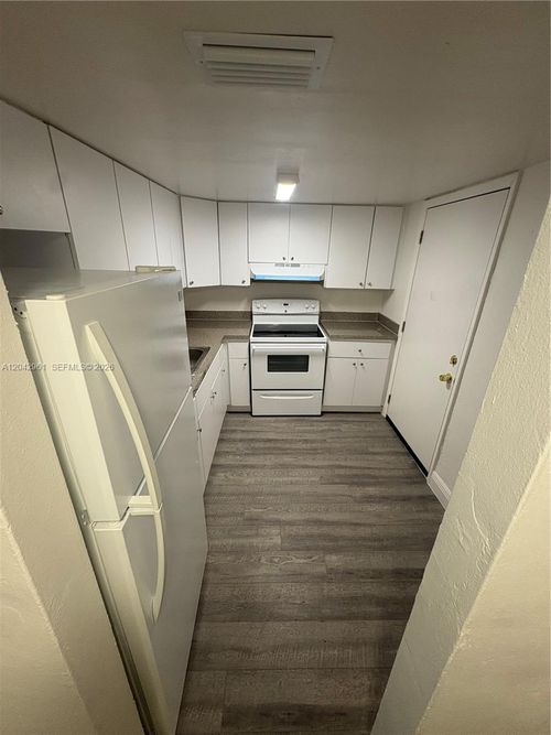 n402-13285 Ne 6th Ave, North Miami, FL, 33161-4049 | Card Image