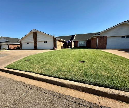 1404 E Proctor Ave, Weatherford, OK, 73096-4220 | Card Image