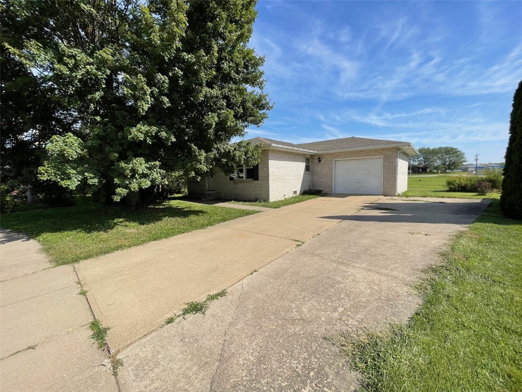 Prairie Ridge Ct, North Liberty, IA 52317