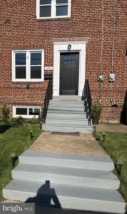 304 Cooper Ave, WOODLYNNE, NJ, 08107-2110 | Card Image