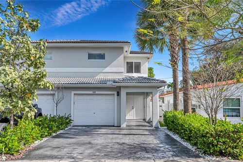 808 Ne 15th Ave, Fort Lauderdale, FL, 33304-4401 | Card Image