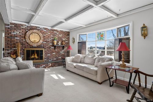 57 Lakeview Dr, Kiamesha Lake, NY, 12751-5004 | Card Image