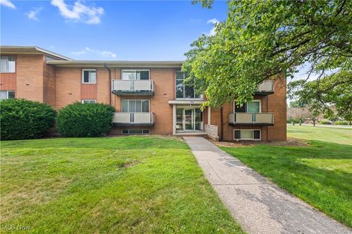 apt-c4-21881 River Oaks Dr, Rocky River, OH, 44116-3175 | Card Image