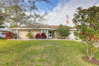 2415 12th Avenue Sw, House other with 3 bedrooms, 2 bathrooms and null parking in Vero Beach FL | Image 2