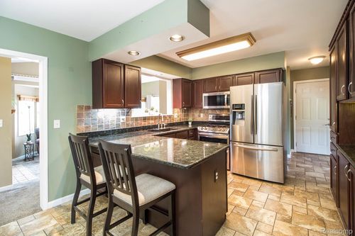 418 N Pointe Dr, Whitmore Lake, MI, 48189-9400 | Card Image