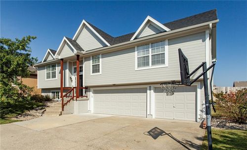 900 Nw Poplar Ct, Grain Valley, MO, 64029-7714 | Card Image