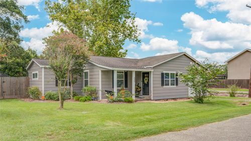 230 2nd St, Brazoria, TX, 77422-8820 | Card Image