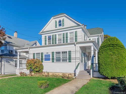 17 S Maryland Ave, Port Washington, NY, 11050-2985 | Card Image