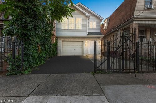 141 Fabyan Pl, Newark, NJ, 07112-1106 | Card Image