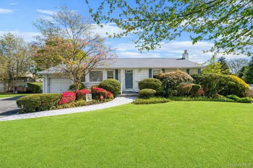 15 Frost Ln, Greenlawn, NY, 11740-2708 | Card Image