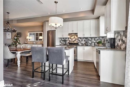 23-70 Plains Rd W, Burlington, ON, L7T0B6 | Card Image
