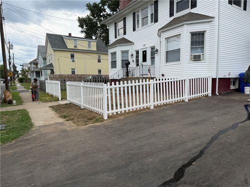 172 Central Ave, East Providence, RI, 02914-3532 | Card Image