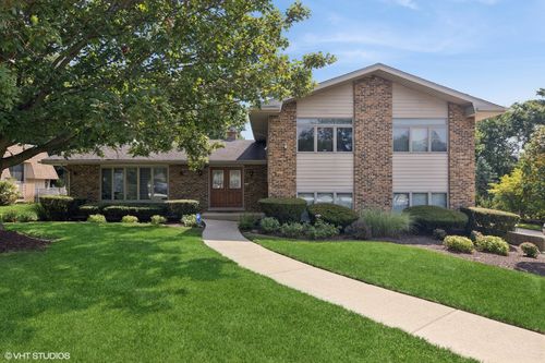 9S631 William Dr, Burr Ridge, IL, 60527-7024 | Card Image