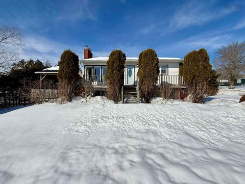 9 Crystal Lake Dr, Brookfield, NS, B0N1C0 | Card Image