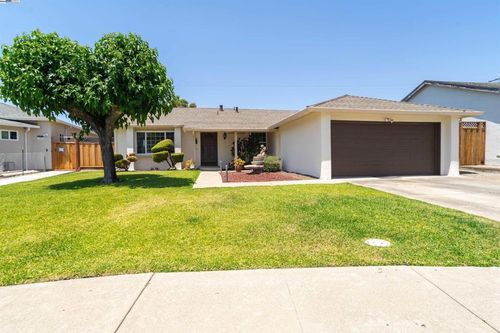 709 Covina Way, Fremont, CA, 94539-7405 | Card Image