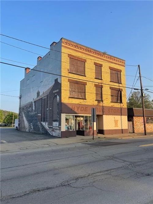 112 N Liberty St, New Castle, PA, 16102-1830 | Card Image