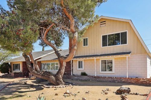 7049 Prescott Ave, Yucca Valley, CA, 92284-8685 | Card Image