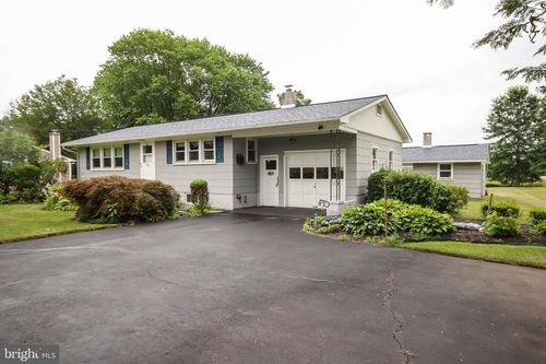 1615 N 5th St, PERKASIE, PA, 18944-2208 | Card Image