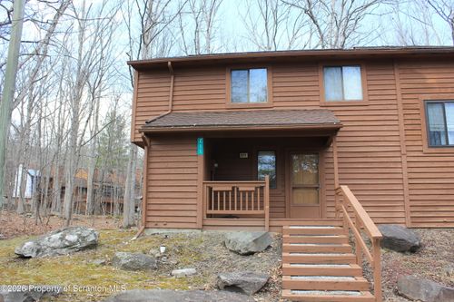 211 Falls Cir, Bushkill, PA, 18324-8014 | Card Image