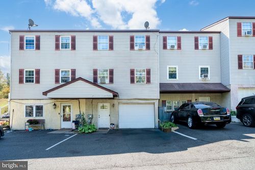 4 Berger Ln, SCHWENKSVILLE, PA, 19473-2313 | Card Image