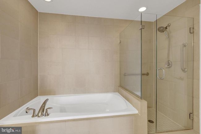 UNIT-907 - 11990 Market St, Condo with 3 bedrooms, 2 bathrooms and null parking in RESTON VA | Image 28