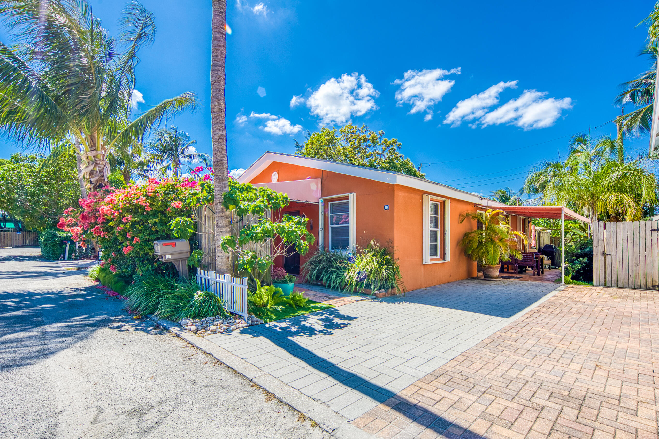 Surf Rd, Boynton Beach, FL 33435