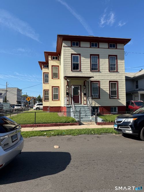 373 Arctic St, Bridgeport, CT, 06608-1932 | Card Image