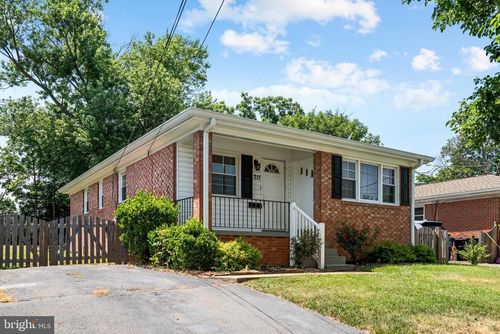 211 Catoctin Cir Ne, LEESBURG, VA, 20176-2410 | Card Image