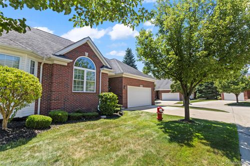 44282 Saturn Dr, Sterling Heights, MI, 48314-3173 | Card Image