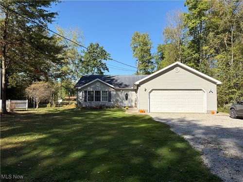 2073 S Park Ln, Roaming Shores, OH, 44084-9628 | Card Image