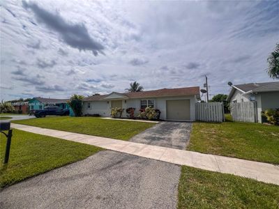 8620 Nw 46th St, House other with 3 bedrooms, 2 bathrooms and null parking in Lauderhill FL | Image 3