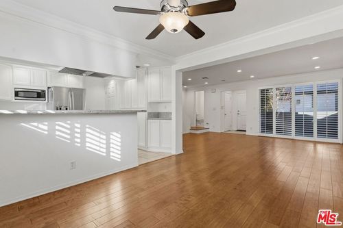 unit-45-18550 Hatteras St, Tarzana, CA, 91356-1927 | Card Image