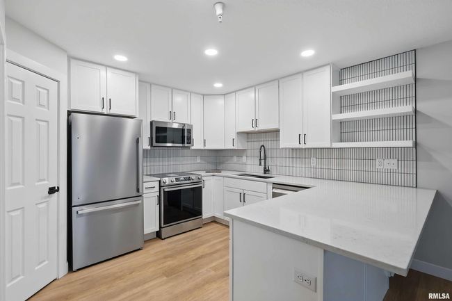 UNIT-203 - 209 E Price St, Condo with 2 bedrooms, 2 bathrooms and null parking in Eldridge IA | Image 9