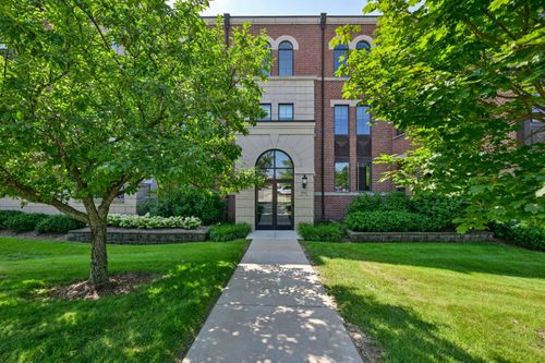 19045 Thomson Dr, Brookfield, WI, 53045-5174 | Card Image