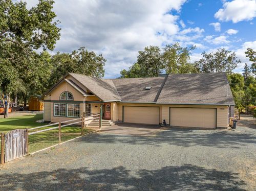 233 Barker Dr, Merlin, OR, 97532-8757 | Card Image