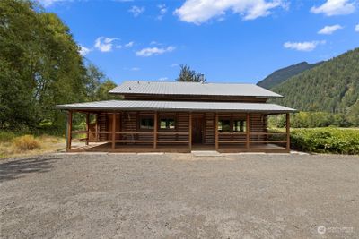 Beautiful log cabin! | Image 1