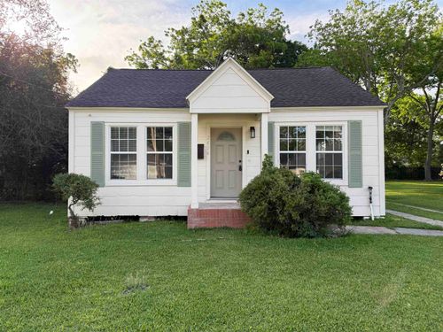 2604 Avenue C, Nederland, TX, 77627-6040 | Card Image