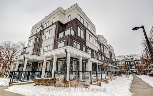 61-300 Alex Gardner Cir, Aurora, ON, L4G3G5 | Card Image