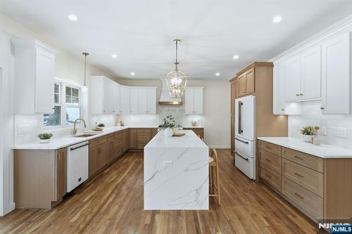 77 Young Ave, Cedar Grove, NJ, 07009-1431 | Card Image