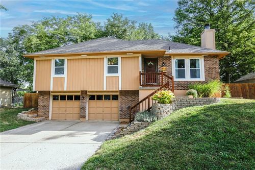 415 Ne Corsicana St, Lee's Summit, MO, 64086-3405 | Card Image