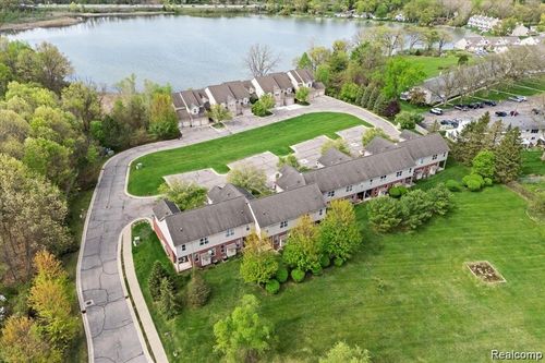 29-5953 High Point Ct, Brighton, MI, 48116-8065 | Card Image
