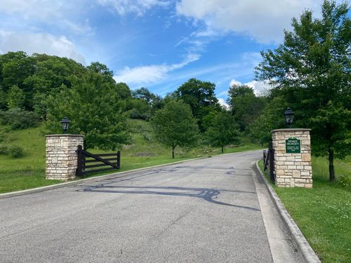 122 Orchard Wood Path, Granville, OH, 43023-4300 | Card Image