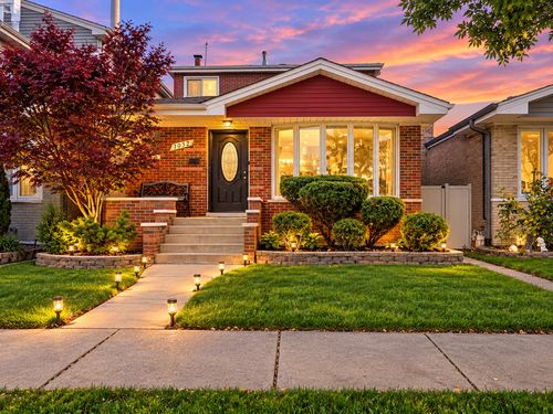7052 W 64th Pl, CHICAGO, IL, 60638-4636 | Card Image