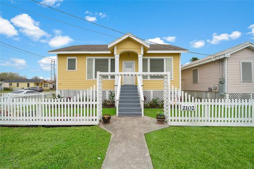 2102 56th St, Galveston, TX, 77551-5137 | Card Image