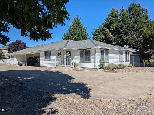 541 Briarwood Drive, Central Point, OR, 97502 | Card Image