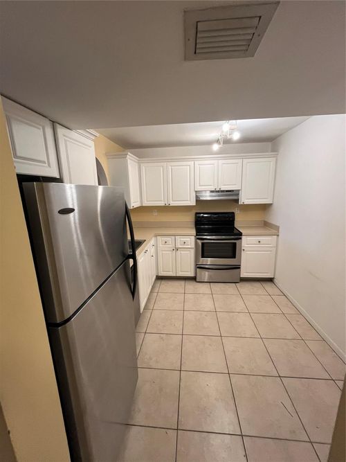 apt-417-711 N Pine Island Rd, Plantation, FL, 33324-1320 | Card Image